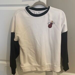 Miami heat women’s sweater with sparkly drawing in the back